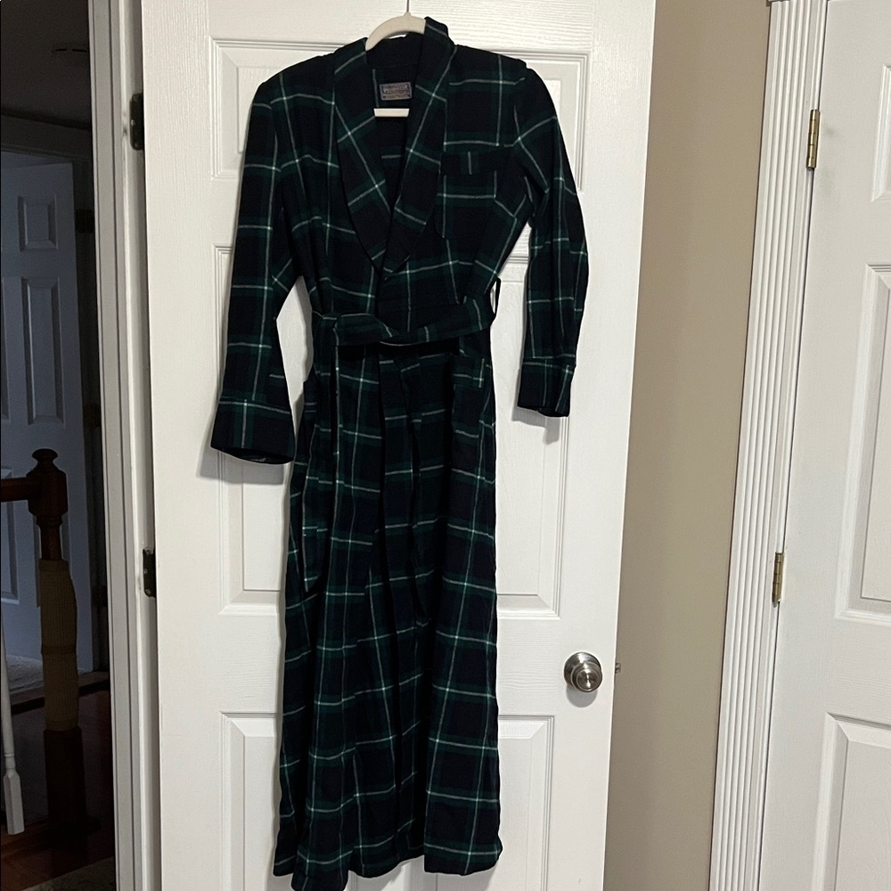 Pendleton Green and Black Checkered Long Sleeve robe